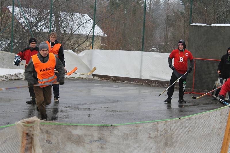 Ve Smikově se hrál Bandy hokej