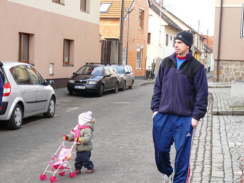 Masopust zahájili také v Pyšelích, a to tradičním průvodem masek.