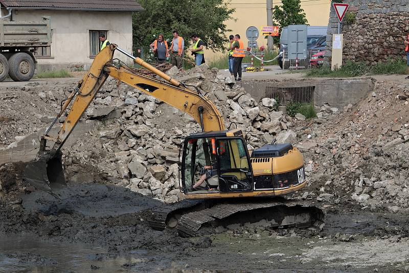 Pivovarský rybník v Louňovicích pod Blaníkem.