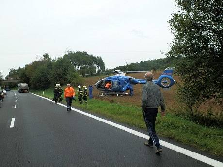 Nehoda zablokovala provoz na hlavní silnici I/18 na několik hodin.