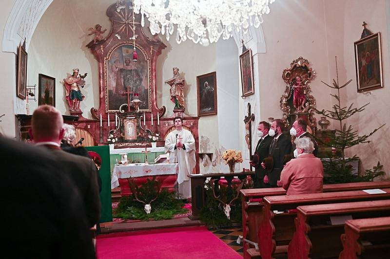 Mši k oslavě svého patrona sv. Huberta uspořádali členové Mysliveckého spolku Daněk.