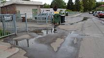 Udržet vodu v městské krajině pomůže v Týnci nad Sázavou výstavba tůněk na strouze mezi garážemi a ulicí K Zeleným vratům.