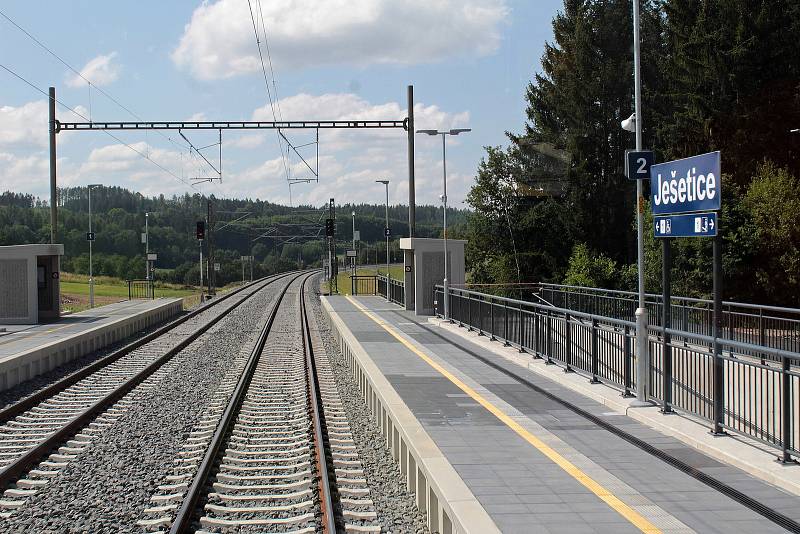 Ze slavnostního otevření úseku IV. železničního tranzitního koridou mezi Voticemi a Sudoměřicemi.