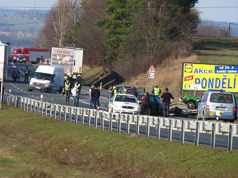 Dopravní nehoda na E55 u odbočky na Mrač.