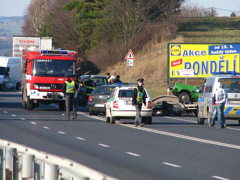 Dopravní nehoda na E55 u odbočky na Mrač.