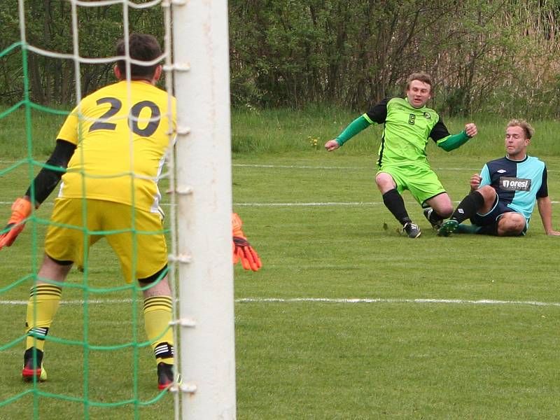 Maršovice  (v zeleném) porazily Čerčany 4:1