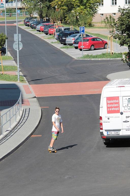 Ulice Karla Nového už slouží motoristům. Někdy ale také skateboardistům.