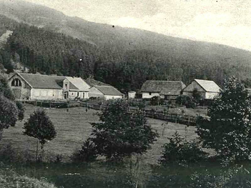 Louňovice pod Blaníkem: místní část Březina v roce 1940.