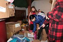 Sbírku pro potřebné podpořily svými dary desítky lidí z Bukovan a Týnecka.