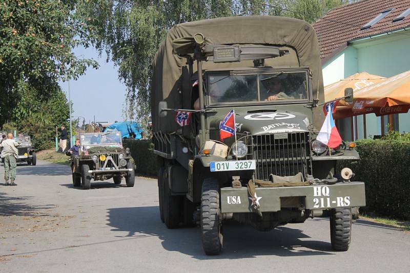 Deváté setkání příznivců US Army v Drahňovicích. 