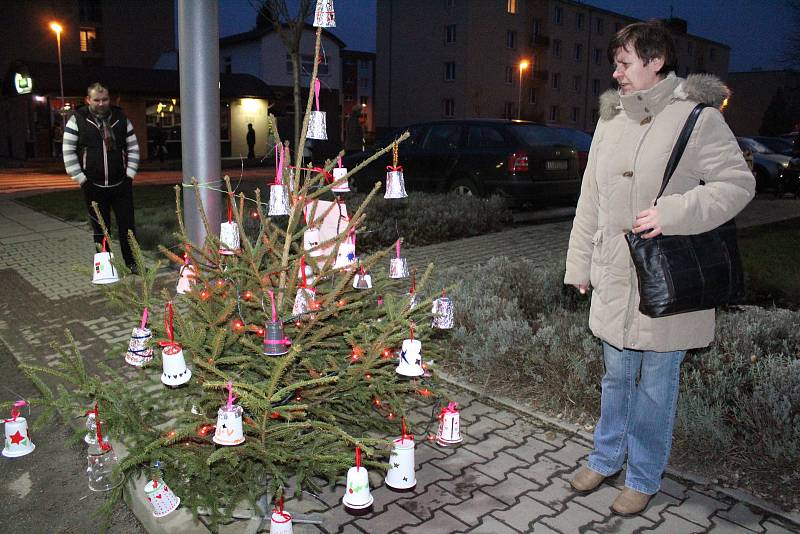 Rozsvěcení vánočního stromu v Týnci se konalo v sobotu 2. prosince.