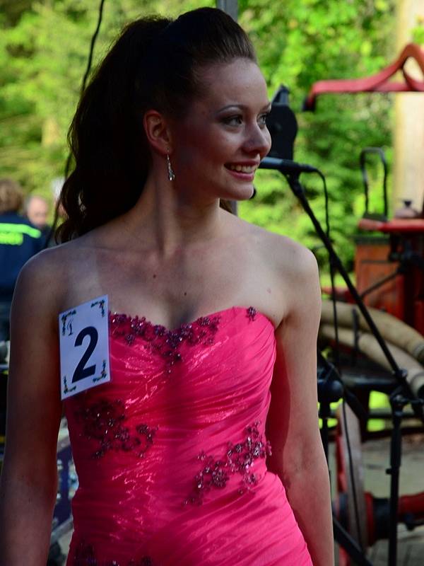 Z šatny a zákulisí volby Miss hasička Středočeského kraje 2013 na Konopišti.