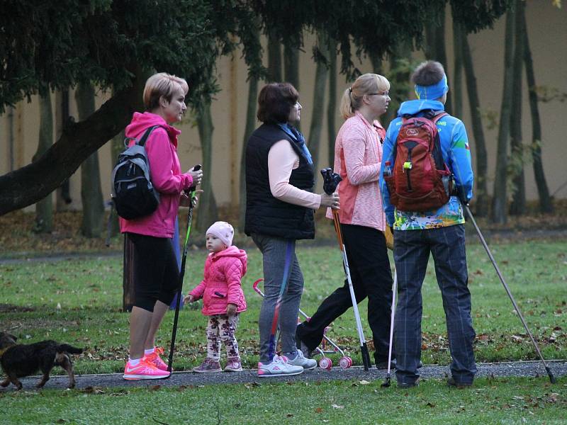 Z prvního ročníku charitativního Nordic Walking pochodu na Konopišti.