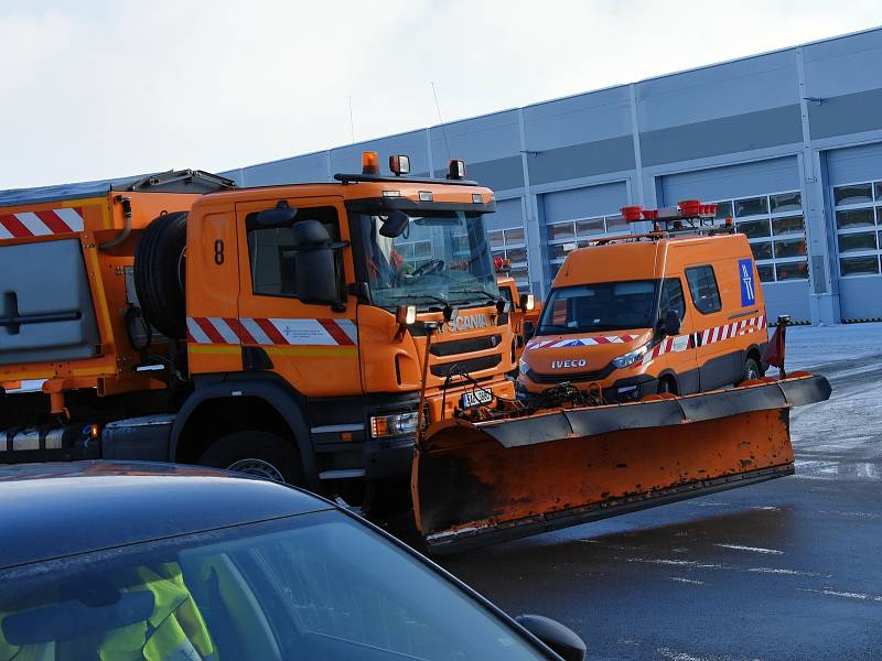 V areálu Střediska údržby silnic a dálnic Mirošovice.