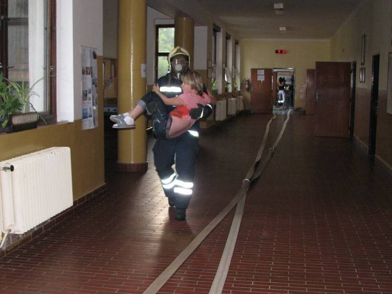 Při evakuaci nedošlo k žádným neplánovaným událostem, všechny děti na volný prostor dorazily vpořádku. Naštěstí šlo pouze o cvičení