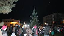 Rozsvěcení vánočního stromu v Týnci nad Sázavou.