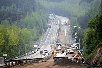 Dálnice D1 prochází rozsáhlou modernizací. Kvůli bezpečnosti při práci cestářů hlídají rychlost na zúžených úsecích kamery.