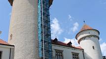 Oprava střechy velké věže zámku Konopiště.