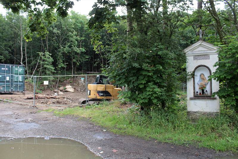 Sanace černé skládky na Polském vrchu nad Voticemi.