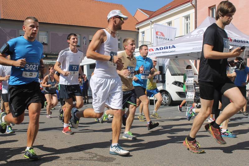 vyvrcholení Benešovského běžeckého festivalu, Benešovská desítka.