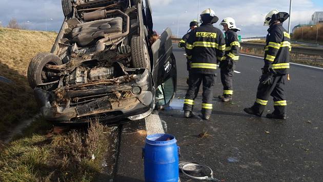 Z dopravní nehody na nájezdu od brněnské dálnice D1 na Pražský okruh.