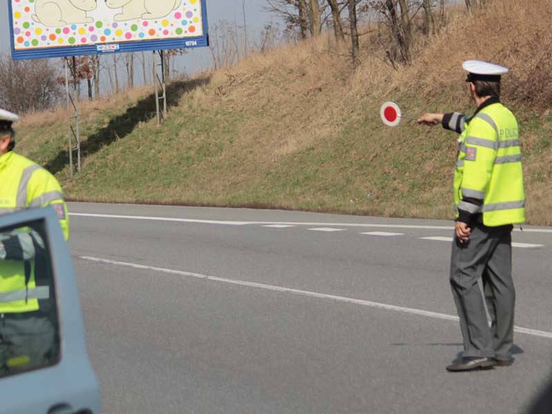 Rychlé jezdce stíhaly dálniční SuperB, VW Passat a Ford Mondeo. Nebezpečené předjíždění hlásila posádka vrtulníku a rychlost měřil také radar benešovské dopravní policie.