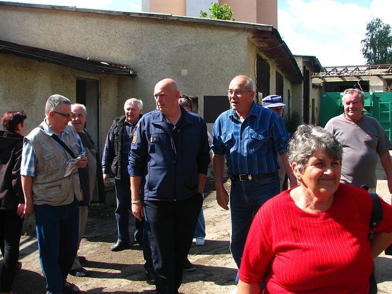 Hasiči, především ti bývalí, sledovali s dojetím demolici areálu někdejšího Veřejného požárního útvaru. 