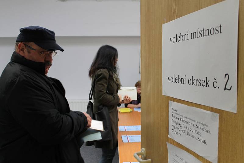 První den prezidentských voleb v Neveklově.