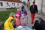 Mateřské centrum Kulíšek z Bystřice uspořádalo tradiční akci v ulicích města. Děti i rodiče mohli společně s kuřaty i zajíčky putovat a plnit zajímavé úkoly.