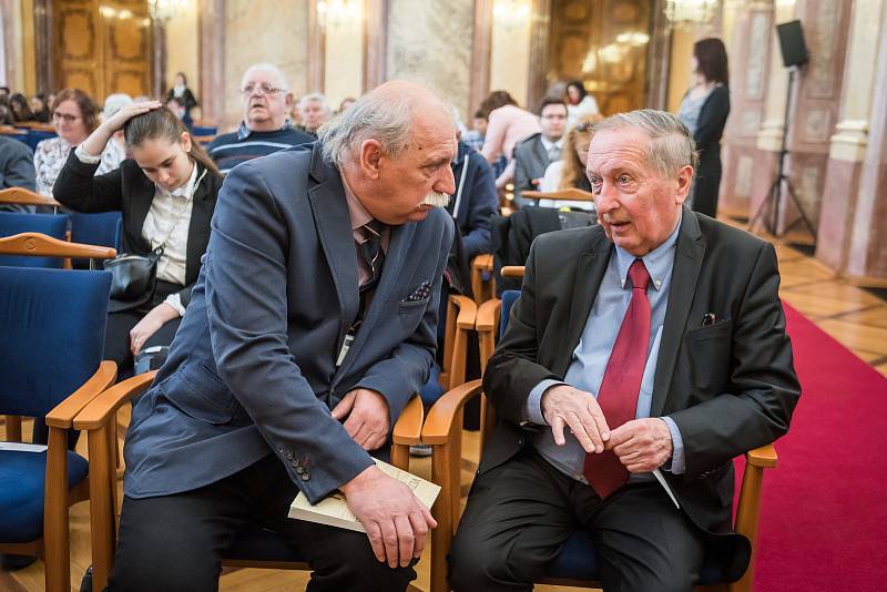 Setkání ve Valdštejnském paláci na pražské Malé Straně připomnělo 80. výročí tragických událostí z období nacistické okupace.