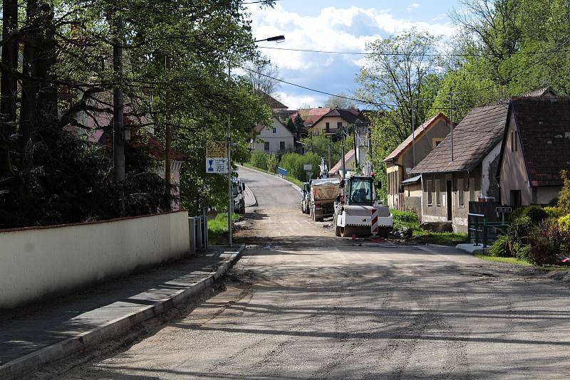 Rekonstrukce silnice II/112 v Domašíně.