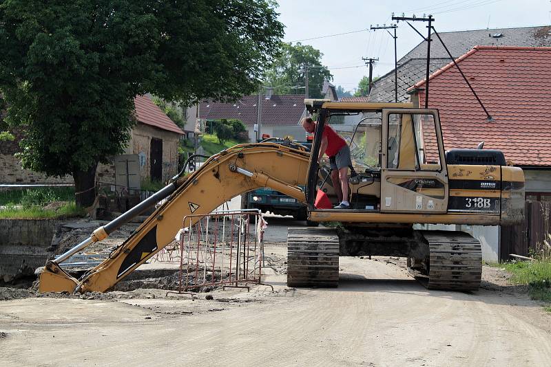 Pivovarský rybník v Louňovicích pod Blaníkem.