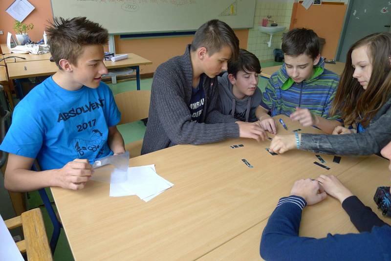 I žáci v divišovské základní škole si užili program ke Dni Země. V rámci vyučovacích hodin si povídali o třídění odpadu i o ochraně životního prostředí.