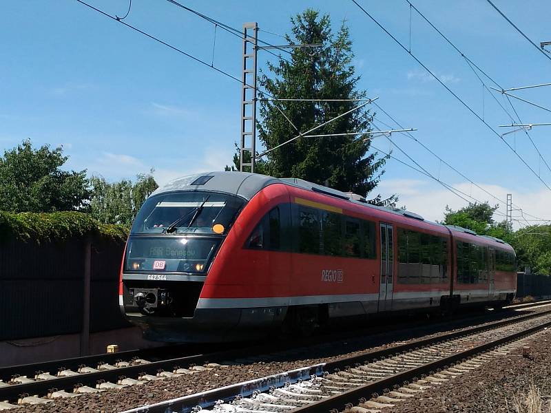 Spěšné  vlaky Arriva do Prahy od pondělního poledne vozí jednotka Siemens Desiro Classic DMU.