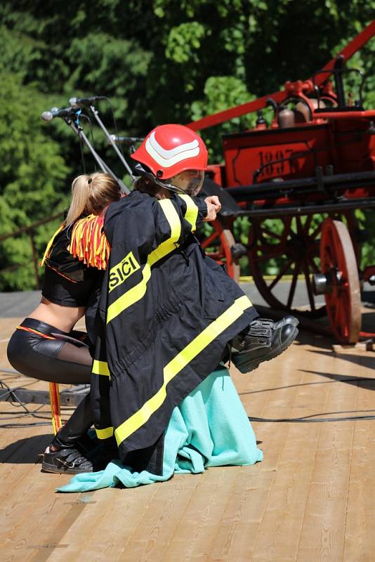 Nejkrásnější dívku mají i hasiči ze Středočeského kraje