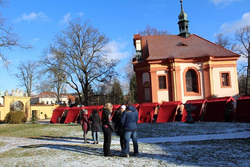 Tradiční vánoční jarmark se konal na zahradě i v interiéru Integrovaného centra sociálních služeb Odlochovice.