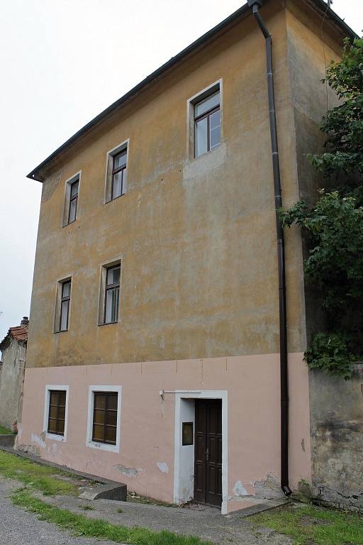Zámek v Hradištku, kde sídlilo velitelství ženijní školy SS.