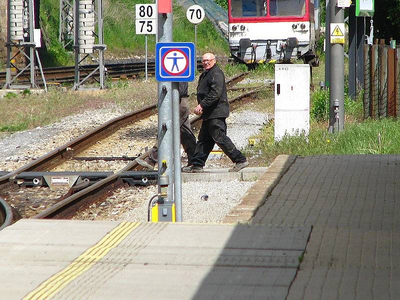 Benešovská promenáda na kolejích.