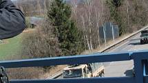 Konvoj amerických vojenských vozidel projel po dálnici D1 kolem Šternova v pondělí 30. března v 14.42.