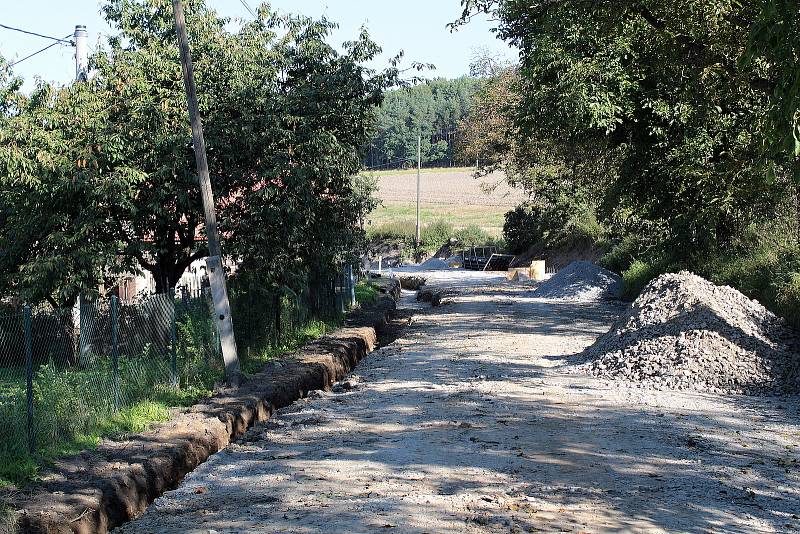 Rekonstrukce 400 metrů silnice II/114 u Stranného.