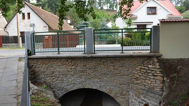 Opravený most v Domašíně.