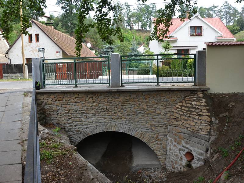 Opravený most v Domašíně.