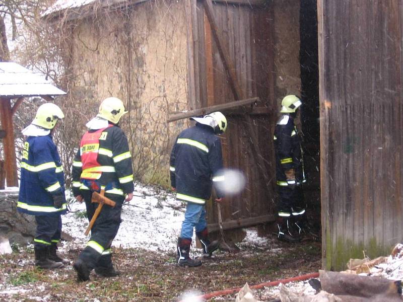 V Ouběnicích hořela stodola u hospody