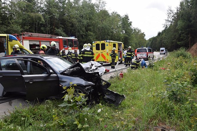 Z hromadné dopravní nehody u Votic.