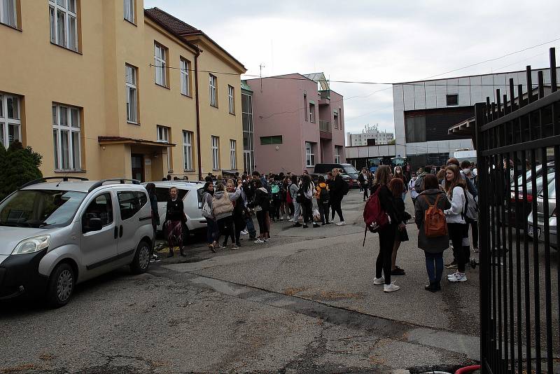 Z prvního vyučovacího dne studentů Střední zemědělské školy v Benešově po rozvolnění koronavirových opatření.