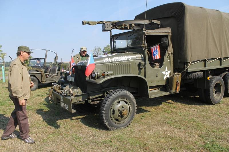 Deváté setkání příznivců US Army v Drahňovicích. 