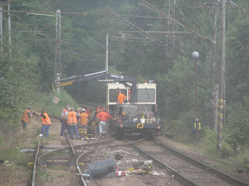 Osobní vlak vykolejil u Tomic