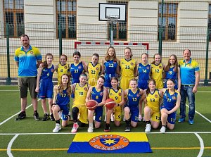 Družstvo starších minižákyň U13 Basket Club Benešov.
