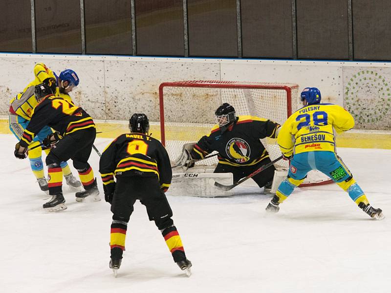 Krajská liga, 10. kolo: Benešov (ve žlutomodré kombinaci) - Mělník (3:6)