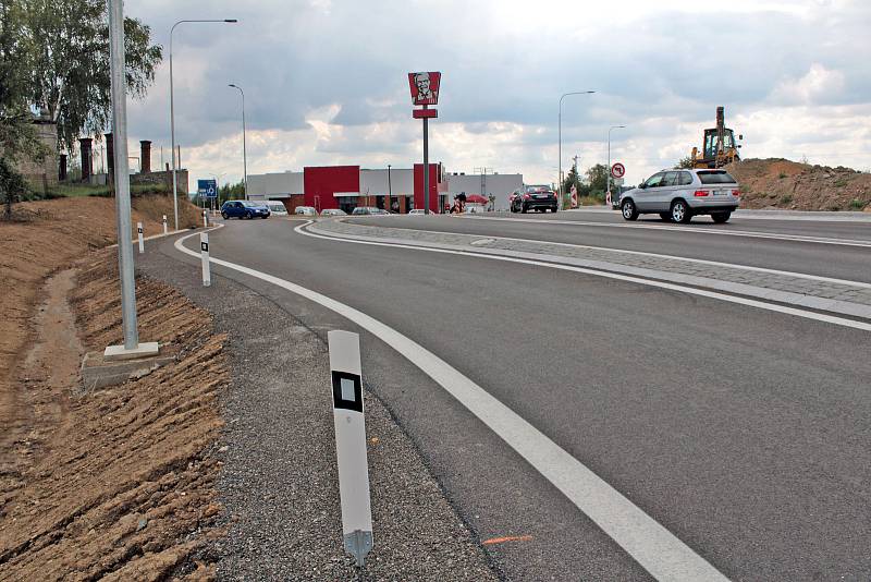 Z výstavby okružní křižovatky na Červených Vršcích v Benešově.